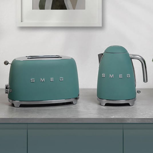 Smeg Retro 1.7l Kettle & 2 Slice Toaster Matte Emerald Green Combo KLF03EGMSA + TSF01EGMSA